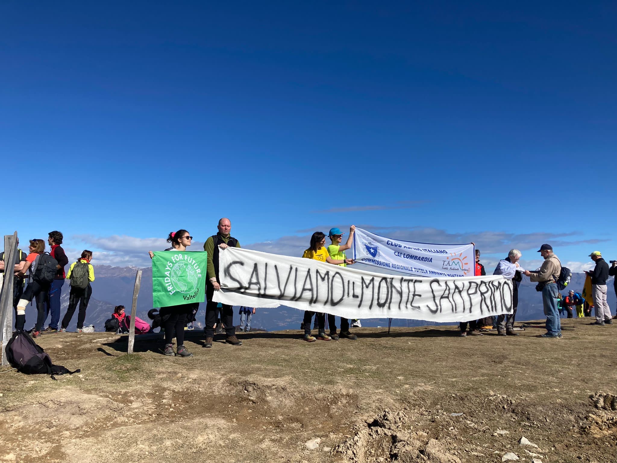 Camminata sul Monte San Primo Miledù